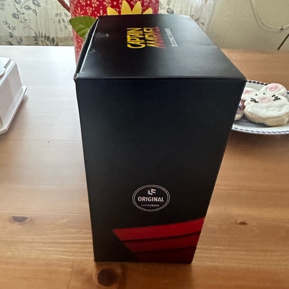 New in box captain marvel 3d standee - Picture 3 of 4